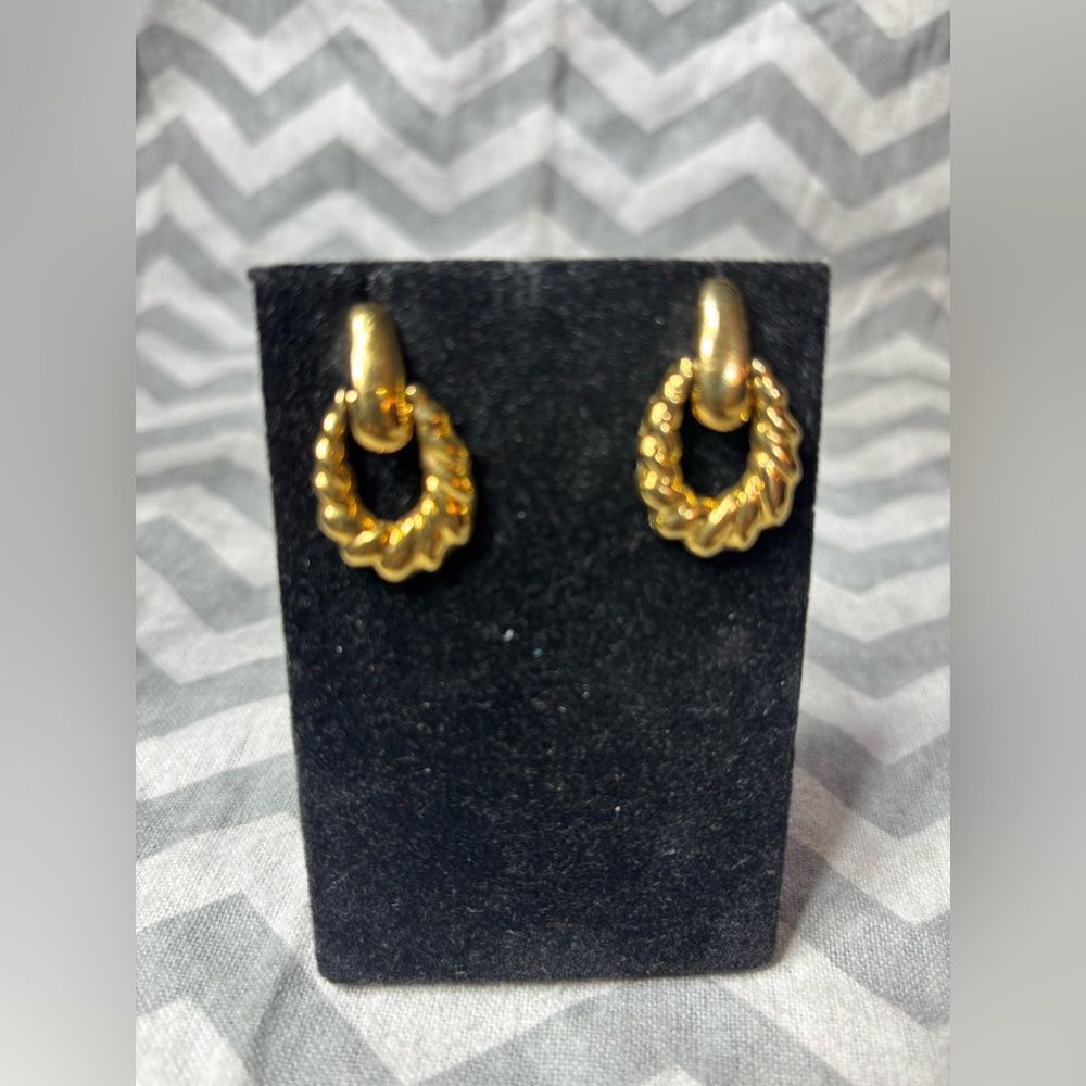 Goldtone Post Earrings Excellent Preloved Condition